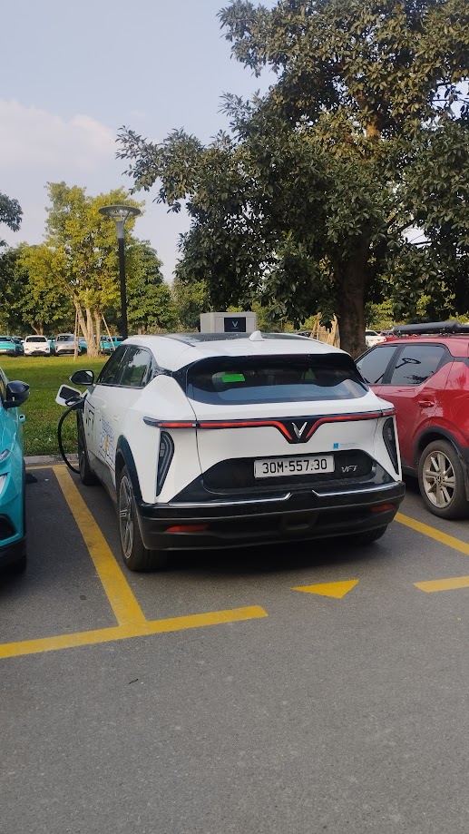 Vinfast VF7 Plus